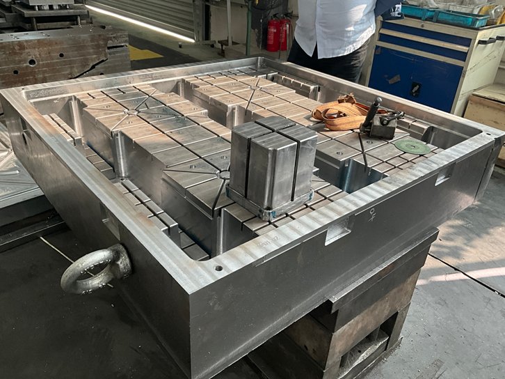 Plastic pallet mold, P20 steel