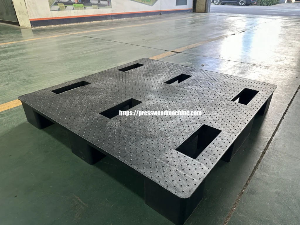Pallet made from recycled plastic